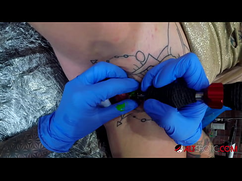 ❤️ Itin tatuiruota karšta Sully Savage gavo tatuiruotę ant savo klitorio ❤️ Kietas porno prie lt.watchhentai.ru ❌️❤